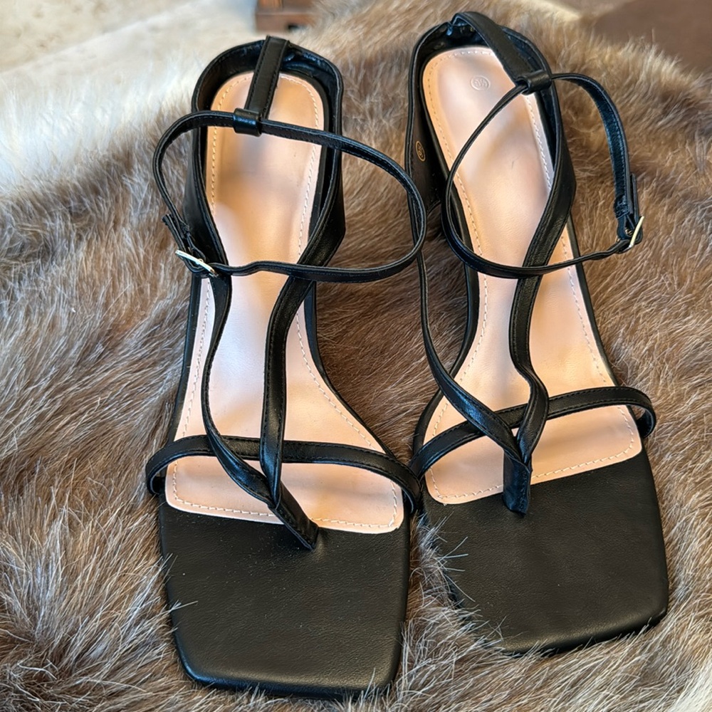 NWT Strappy Black Sandal - size 9.5